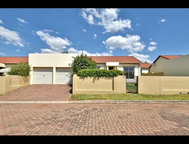 3 BEDROOM TOWNHOUSE FOR SALE IN NORTH RIDING